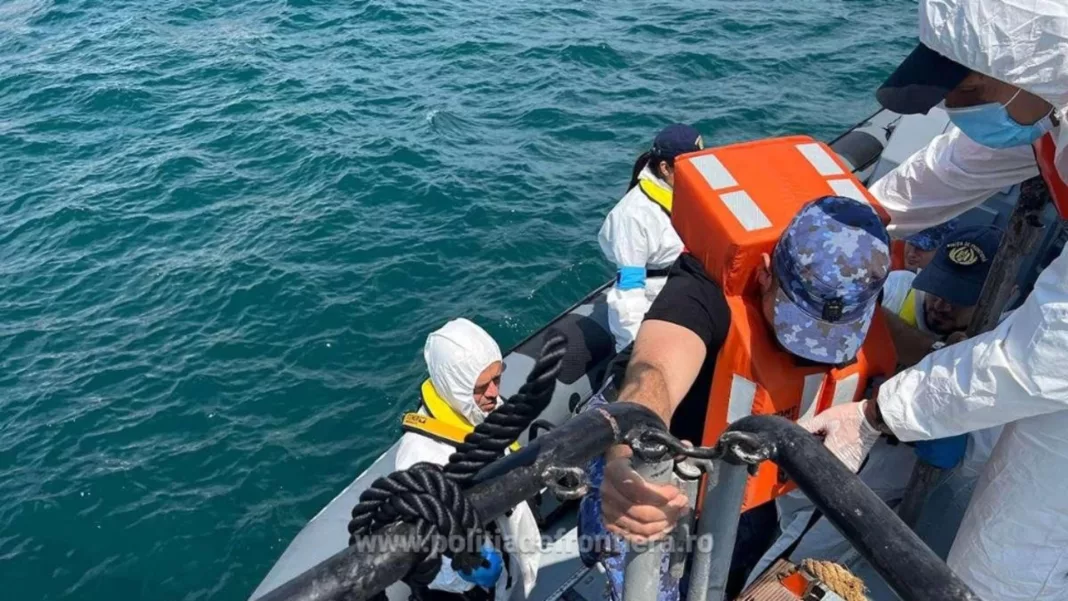 Operaţiune de salvare a unei persoane aflată într-o barcă, în Marea Neagră