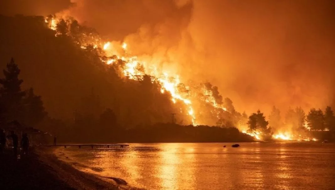 Grecia: Incendiile de pădure se extind la nord de Atena