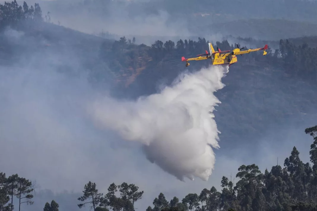 O aeronavă de stingere a incendiilor Canadair s-a prăbușit