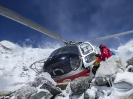 Cinci morţi după ce un elicopter s-a prăbușit lângă muntele Everest