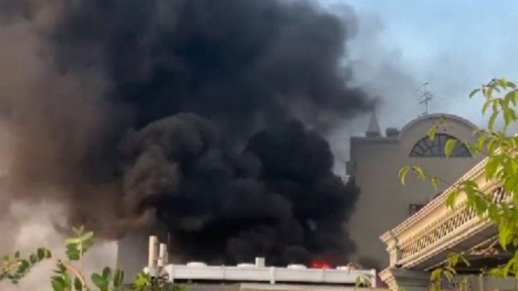 (VIDEO) Acoperișul faimosului „Cafe Pușkin”din Moscova, în flăcări
