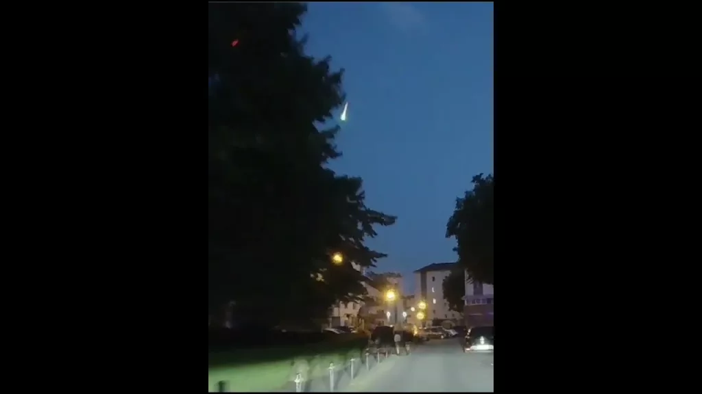 (VIDEO) Un meteorit a brăzdat cerul municipiului Târgu Jiu