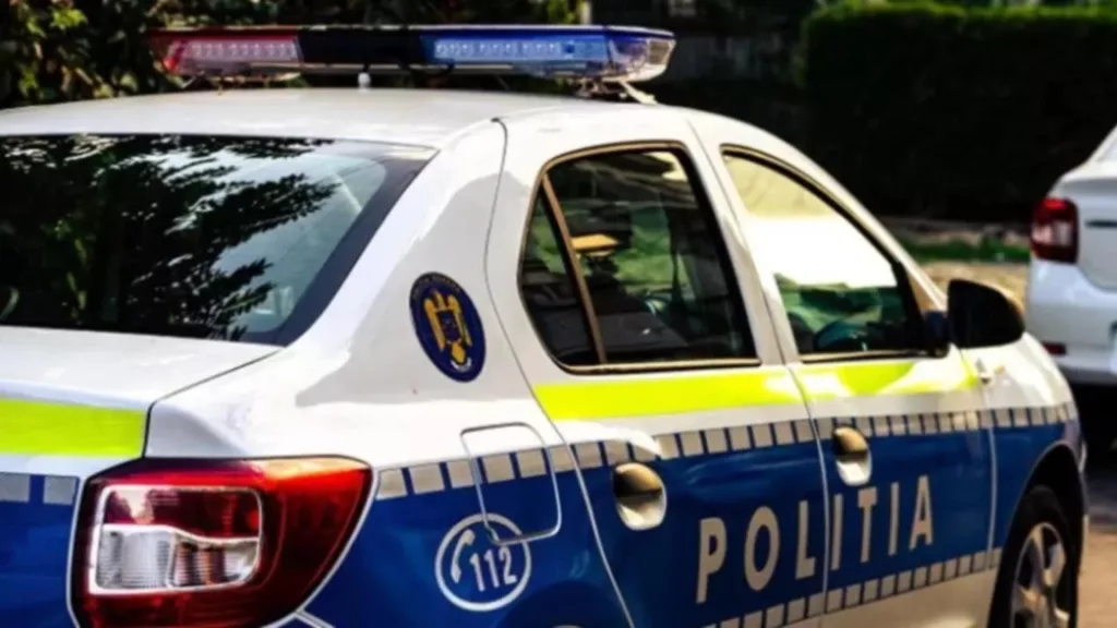 O femeie, rănită după ce a căzut cu maşina într-o râpă adâncă de 20 de metri