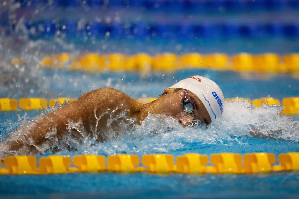 David Popovici a trecut de calificări la 100m. Azi îi ţinem pumnii în semifinale