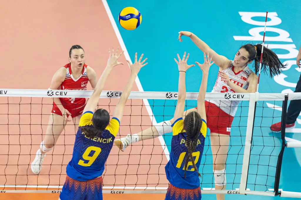 Volei (f) /  România a pierdut cu Slovenia şi Turcia în debutul Euro U17