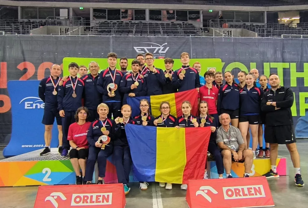 Performanţă fabuloasă! România, campioană europeană U19 şi la masculin şi la feminin