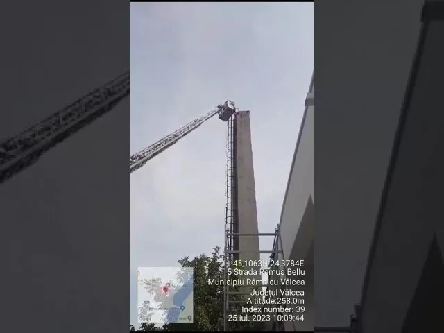 (VIDEO) Intervenţie la înălţime a pompierilor vâlceni
