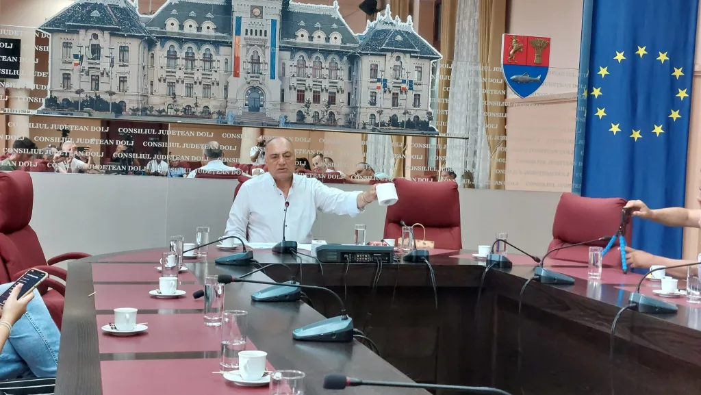 Solomon: „Cine o înjură pe Olguţa, Claudiu sau pe Cosmin mă înjură pe mine“. Vicele CJ Dolj ar face IntenCity gratis