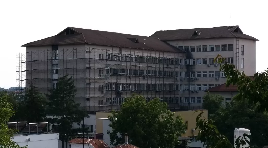 CJ Gorj a început lucrările de reabilitare energetică a Spitalului Județean din strada Progresului