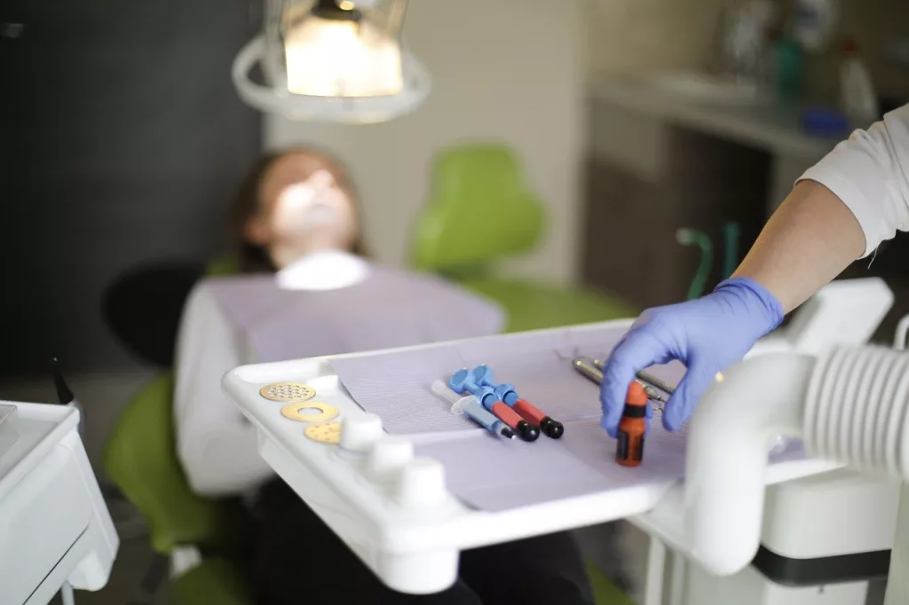 Medic stomatolog, în arest la domiciliu pentru fraudarea CAS Dolj