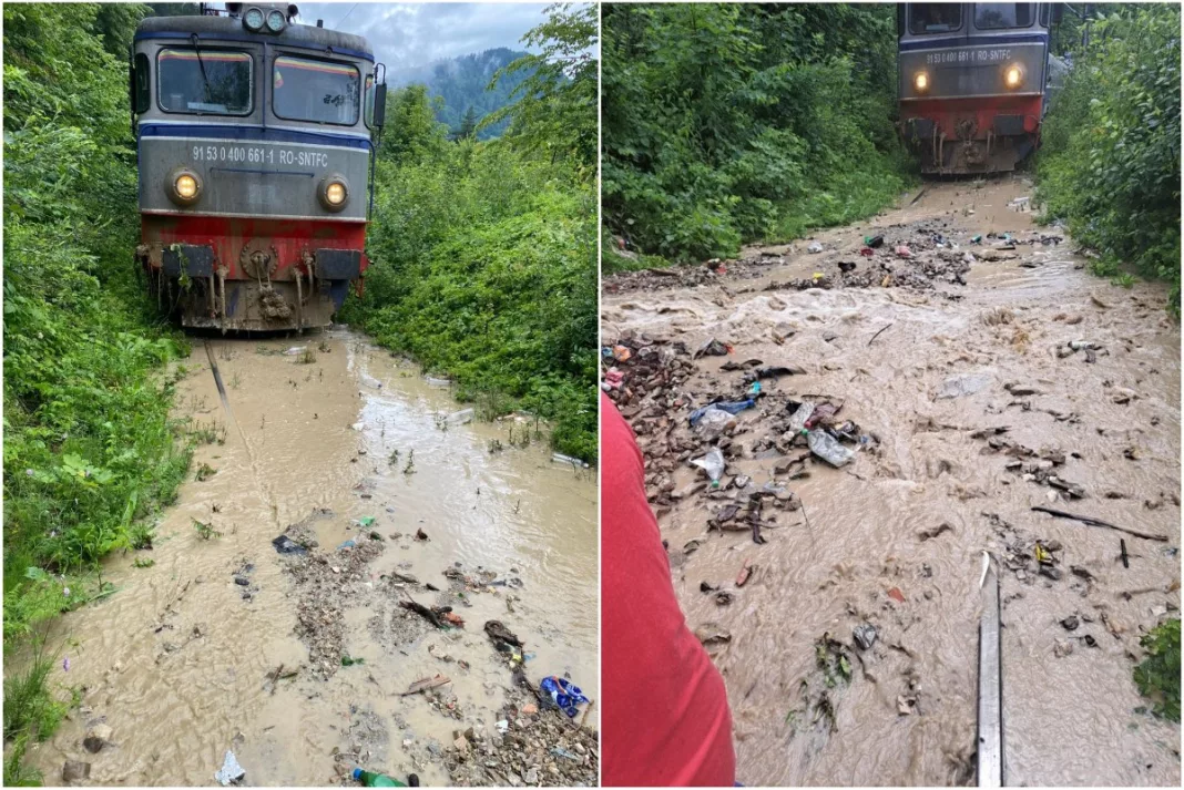 Trenuri cu peste 400 de pasageri, blocate după o alunecare de teren pe calea ferată
