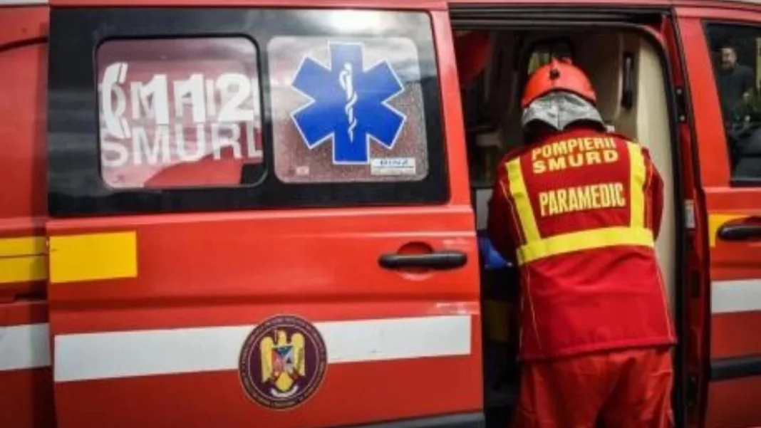 O femeie şi-a aruncat copiii de 2 şi de 3 ani de la etaj