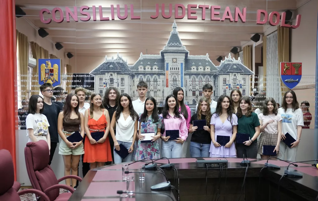 Elevii de 10, premiaţi de Consiliul Judeţean Dolj şi Inspectoratul Şcolar