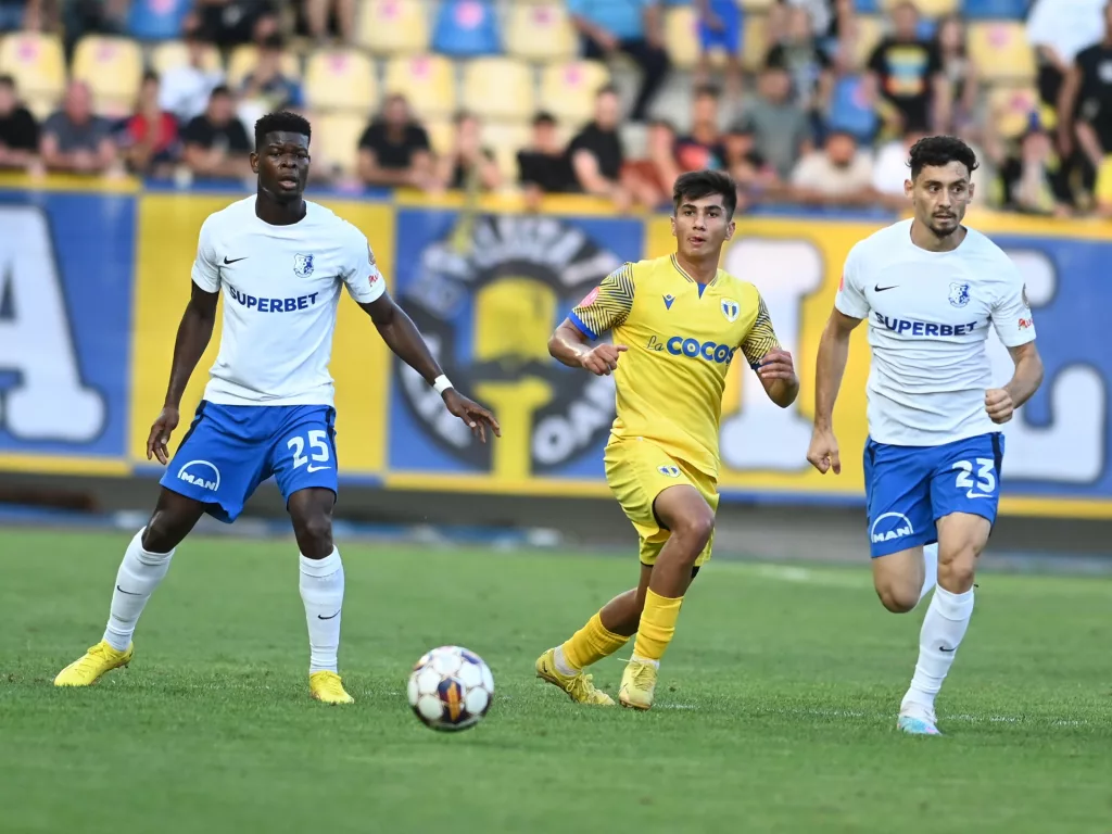 Petrolul a anihilat-o pe Farul. Campioana lui Hagi dă rateuri