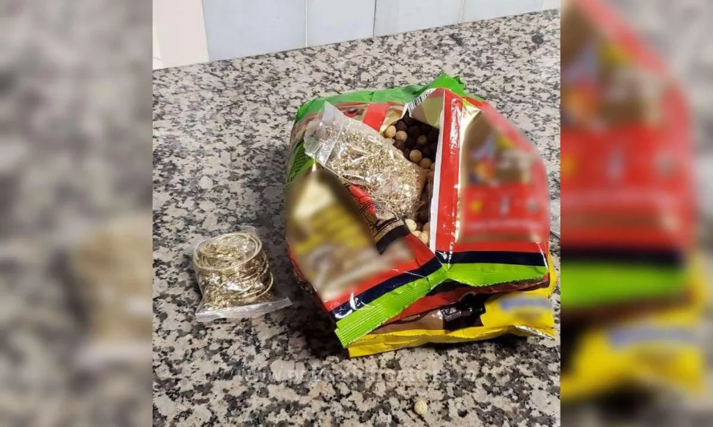 Aproximativ 4 kg de bijuterii, descoperite în pungi cu cereale, la Aeroportul Henri Coandă