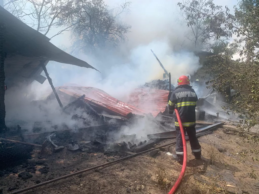Mehedinți: Incendii la o locuință și la o anexă gospodărească