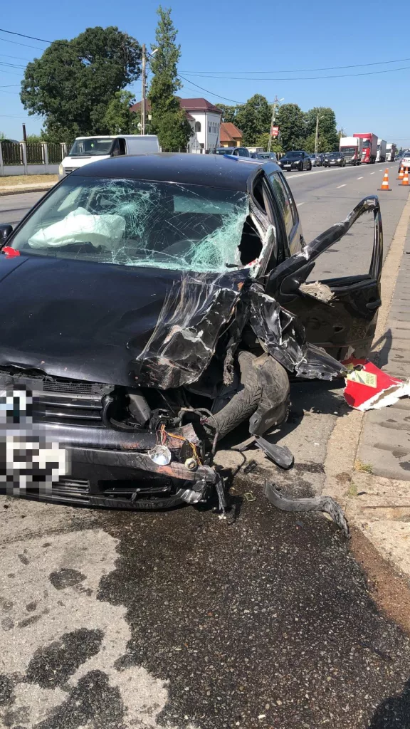 Doi răniți într-o coliziune în Filiași