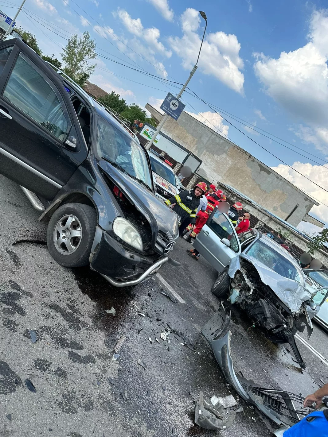 Patru persoane, rănite într-un accident în Severin