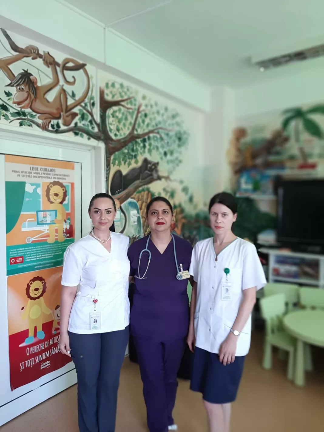 Medicii care se ocupă de Compartimentul de Oncopediatrie - Dr. Daniela Dănăcel, dr. Andreia Ioniță și dr. Elena Savu (de la stânga la dreapta) Medicii care se ocupă de Compartimentul de Oncopediatrie - Dr. Daniela Dănăcel, dr. Andreia Ioniță și dr. Elena Savu (de la stânga la dreapta)