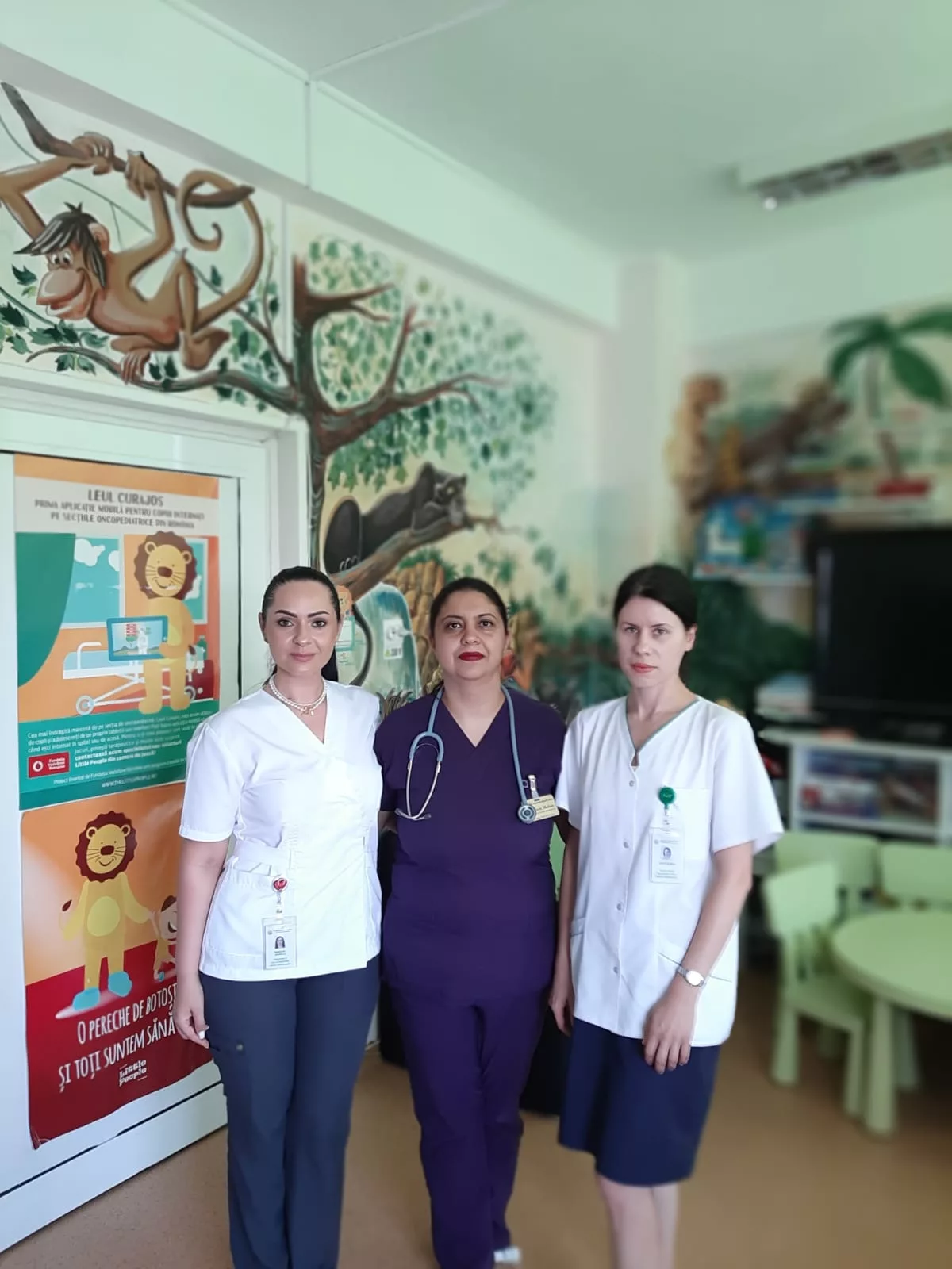 Medicii care se ocupă de Compartimentul de Oncopediatrie - Dr. Daniela Dănăcel, dr. Andreia Ioniță și dr. Elena Savu (de la stânga la dreapta)