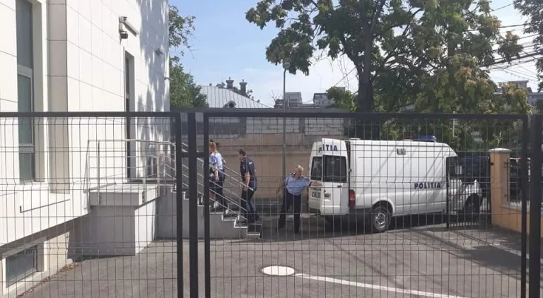 Profesor de muzică, în arest pentru o relaţie cu o elevă de 15 ani