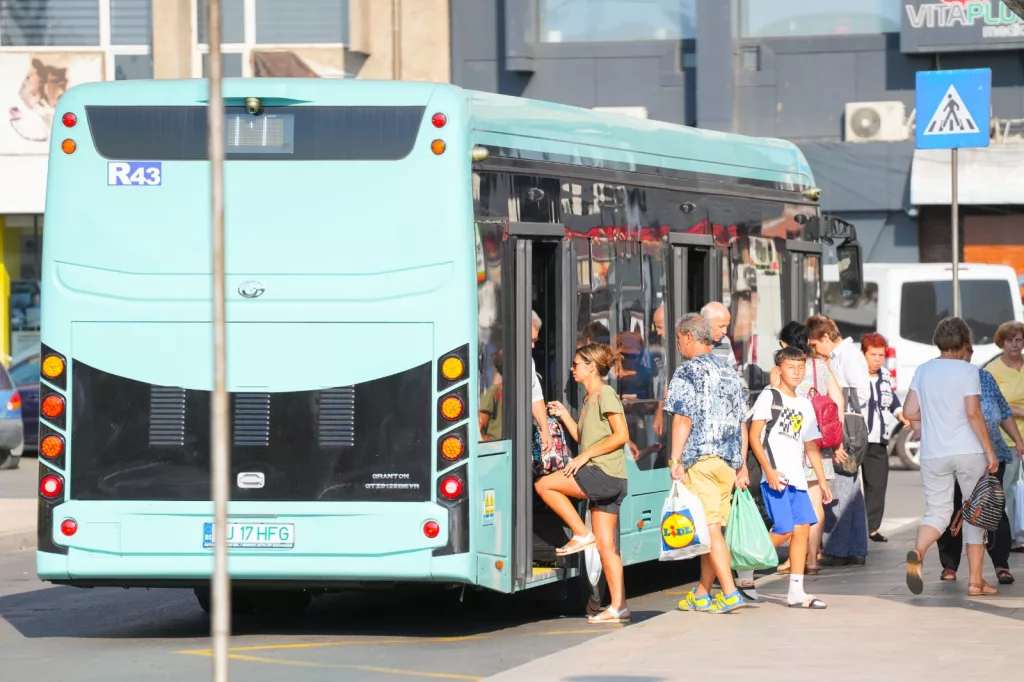 RAT Craiova emite carduri noi pentru elevi. Ce acte sunt necesare