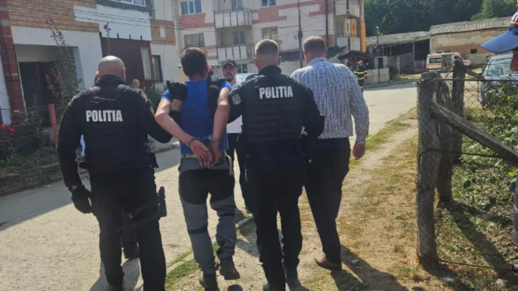 Un bărbat a amenințat că se aruncă de pe un siloz împreună cu fiica sa de 4 ani
