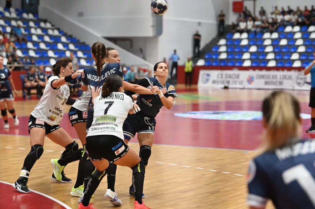 Handbal / Startu-i perfect! SCMU Craiova a luat toate punctele de la Mioveni