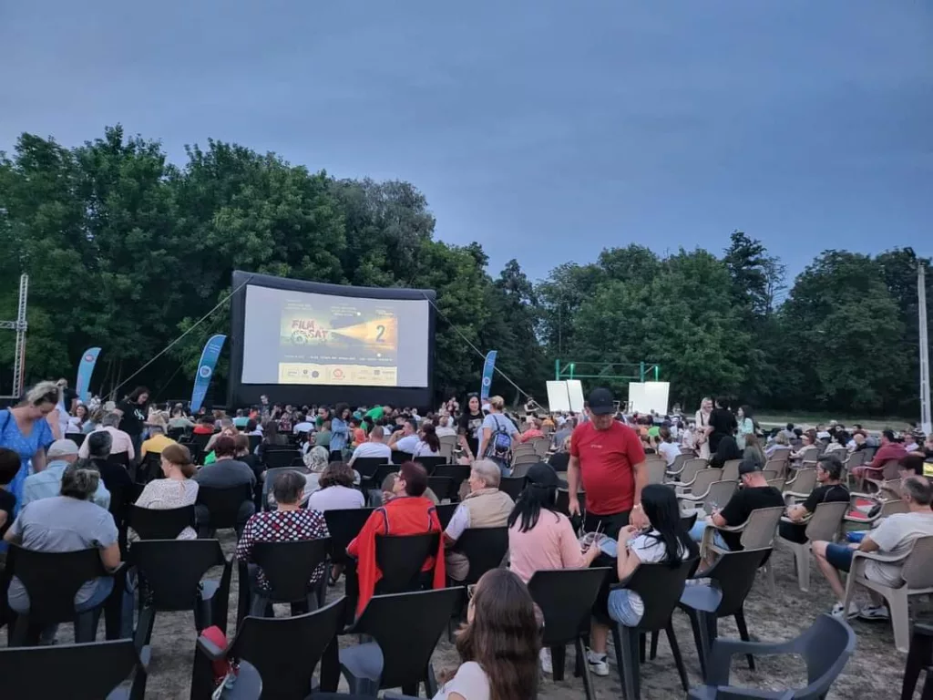 Ministrul Culturii, în vizită la Festivalul „Film în Sat” de la Peștișani