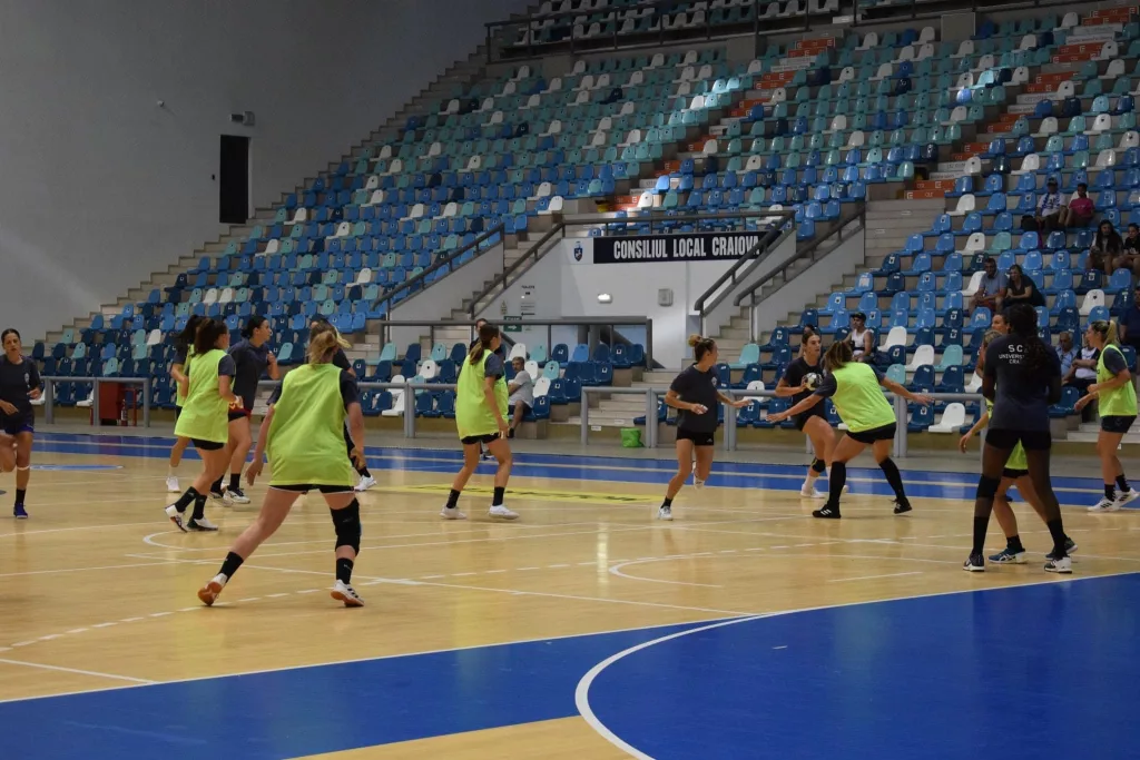 Handbal / SCMU Craiova a pierdut la 10 goluri amicalul cu CSM Bucureşti