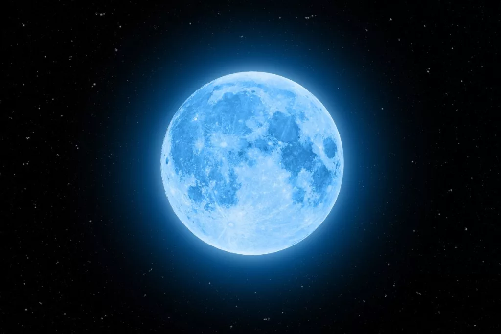 Ce este Luna albastră și când o putem vedea