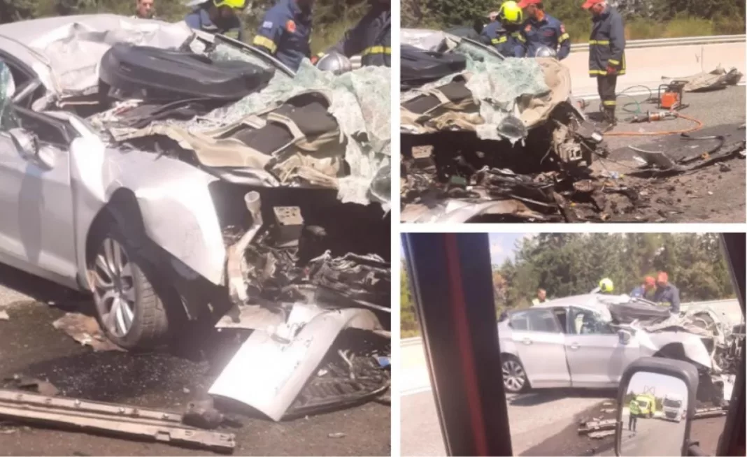 O maşină care ar fi înmatriculată în România, implicată într-un accident grav în Grecia