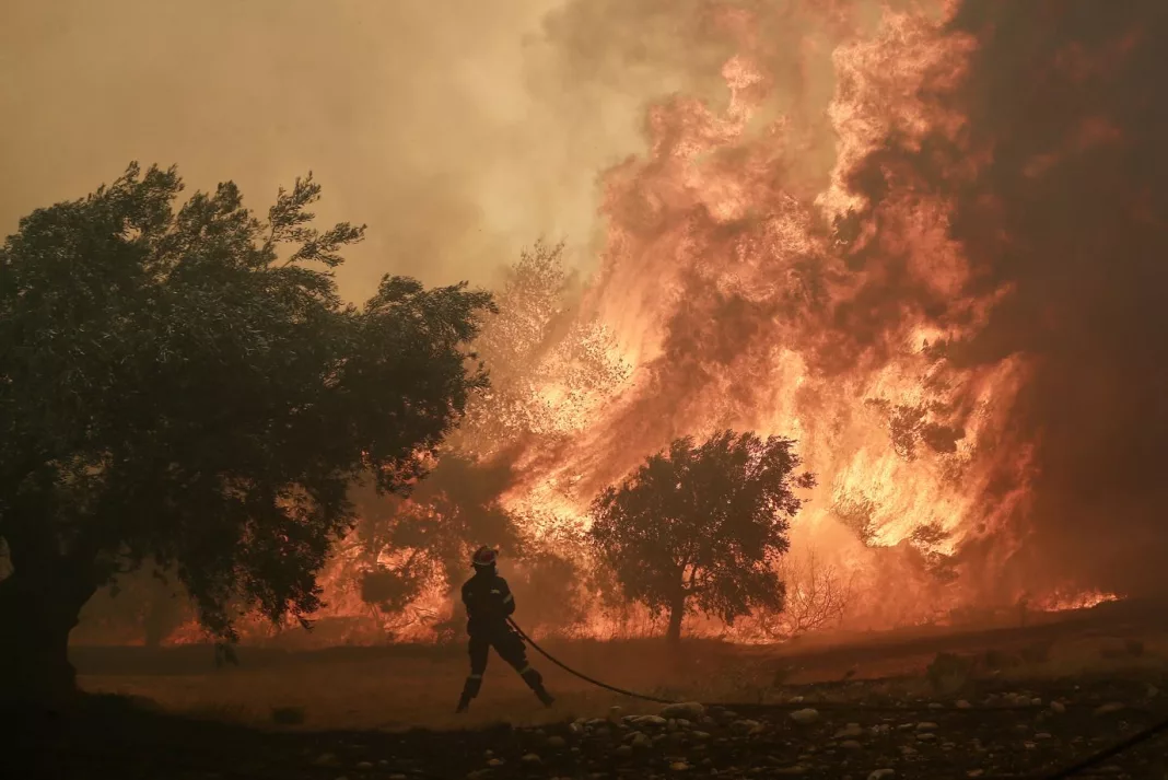 Un grec a fost arestat pentru că a provocat trei incendii de pădure