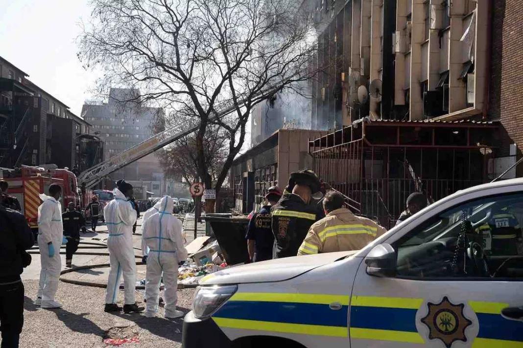 Creşte la 73 de morţi bilanţul incendiului la un imobil din Africa de Sud