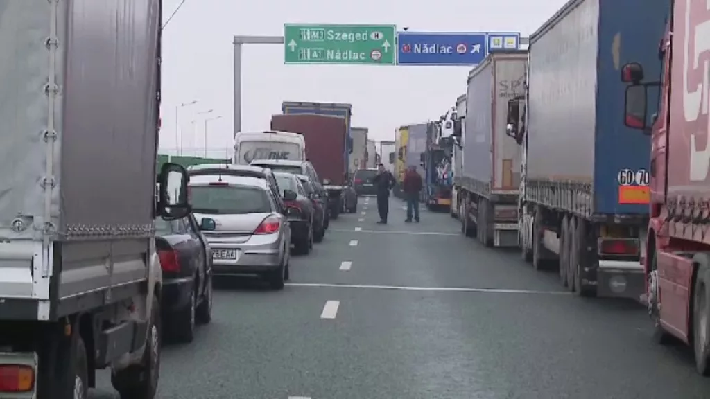Coloane de autovehicule pe sensul de ieşire din ţară, la Nădlac II