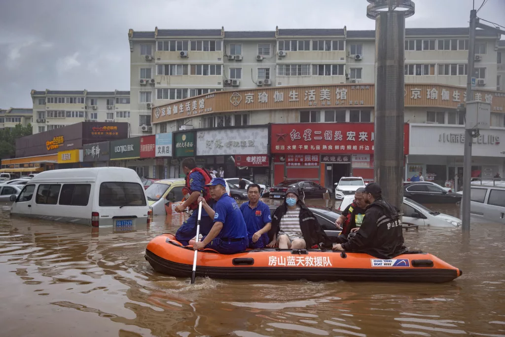 11 morţi şi 27 de dispăruţi după patru zile de ploi în capitala Chinei