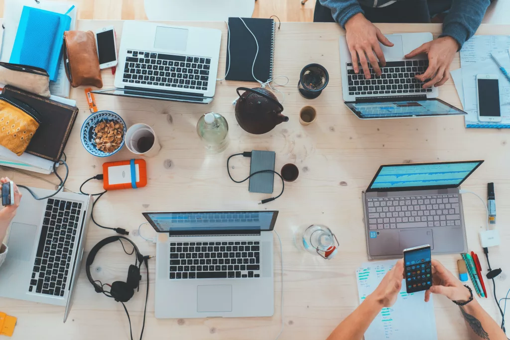 Căutarea locurilor de muncă 2.0: Utilizarea celor mai recente strategii în era digitală