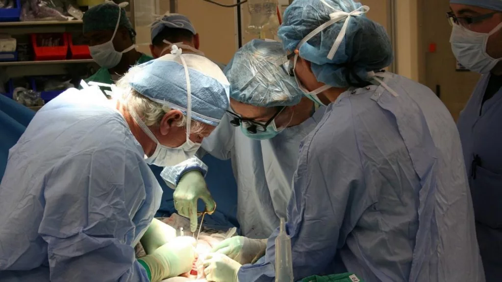 Anchetă la Spitalul Județean, după ce o gravidă a fost operată de hernie