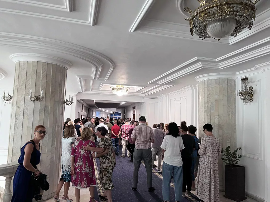 Mii de angajaţi de la Finanţe protestează în toate ţara împotriva ordonanţei de austeritate