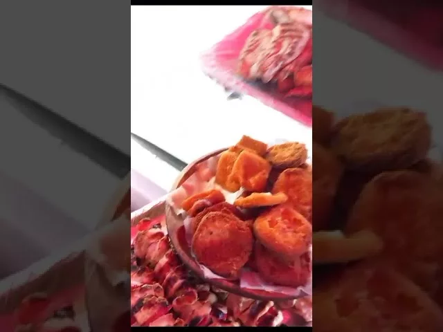 (VIDEO) Târgu Jiu: Mâncare expirată la Festivalul Berii
