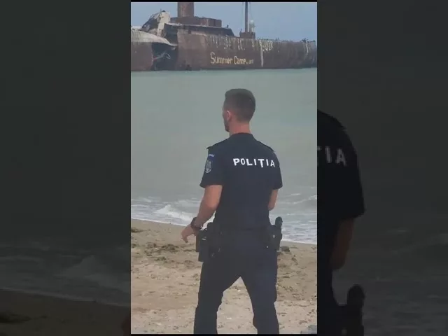 (VIDEO) Ambarcaţiune cu pasageri la bord, răsturnată în Costineşti 