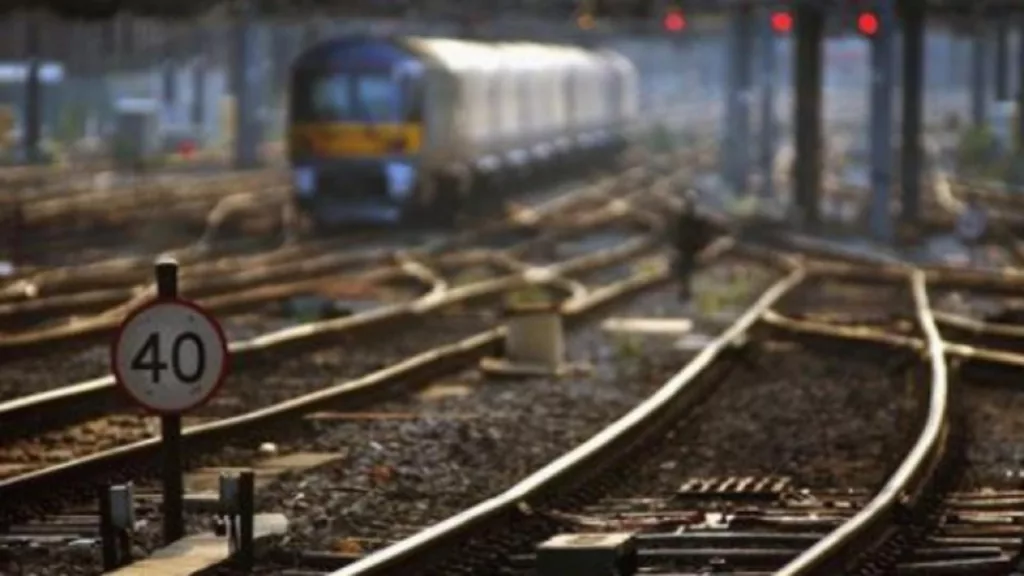 Tânără accidentată mortal de tren în gară