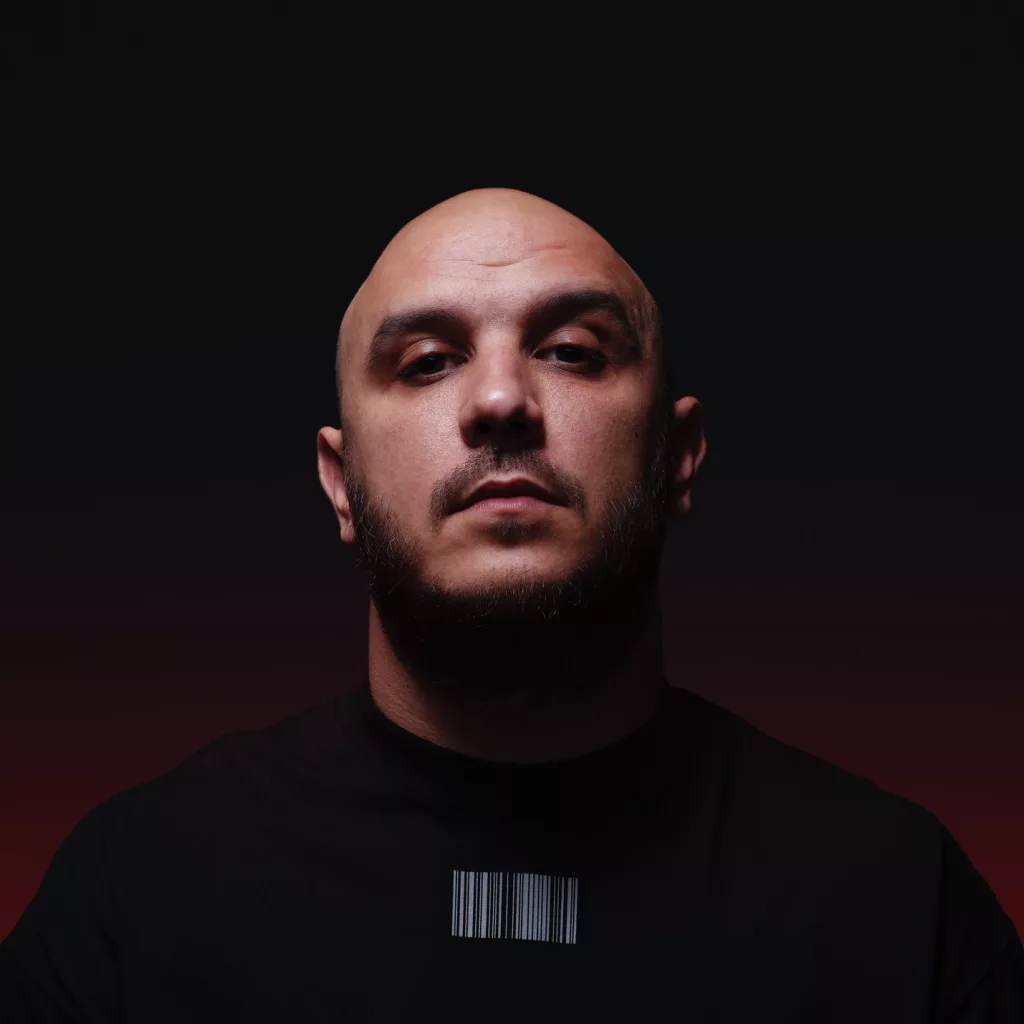 Cântărețul GuessWho, prins drogat la volan
