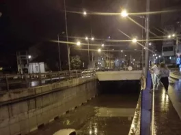 O maşină plutea în pasajul subteran din Craiova