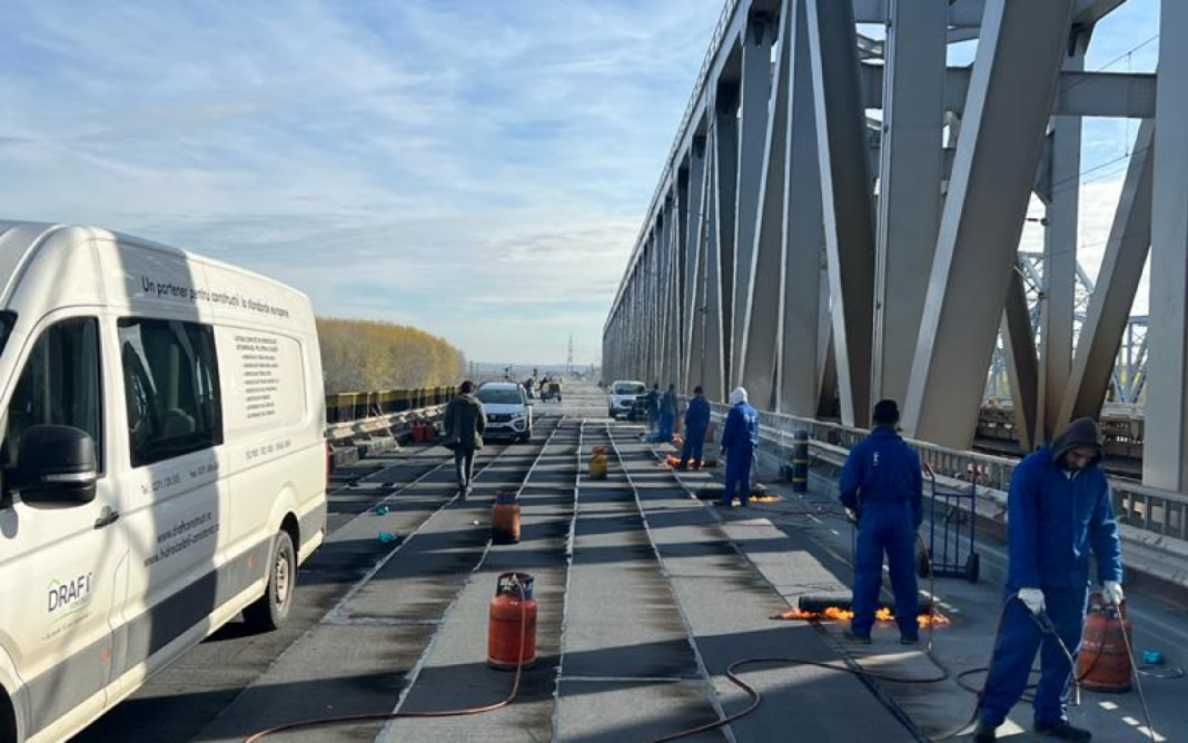 Conducătorii auto trebuie să respecte semnificația semnalizării instituite temporar, circulând cu viteza adaptată condițiilor de trafic și de drum