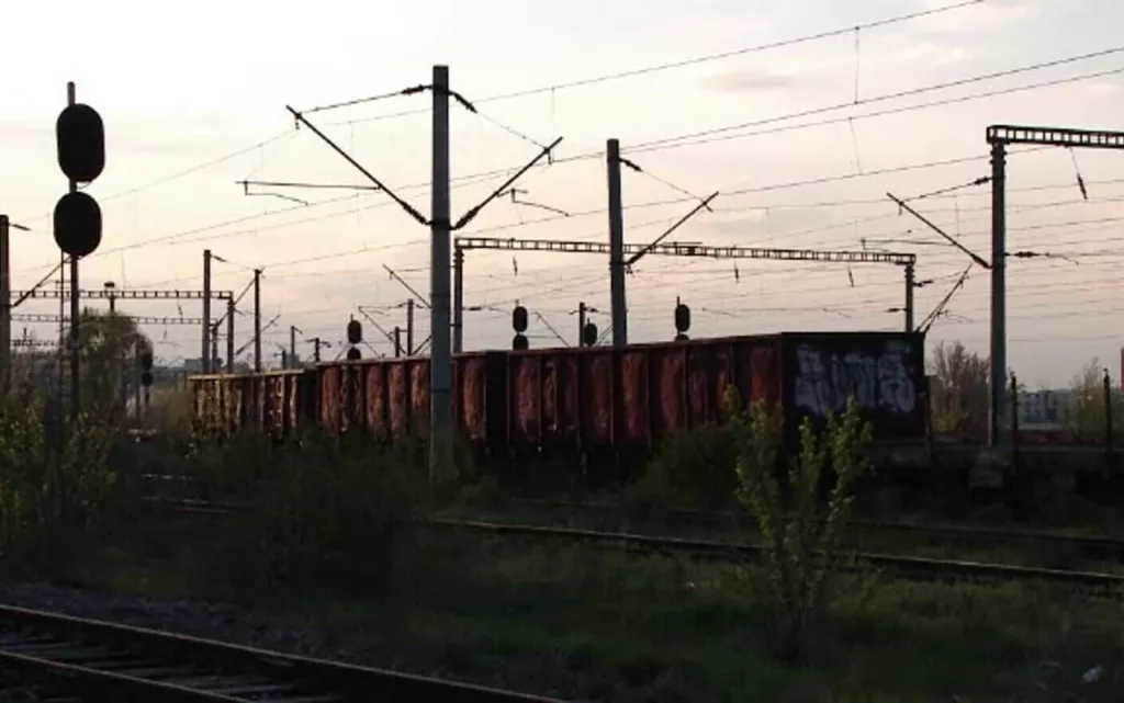 Doi băieți de 14 ani s-au electrocutat, după ce s-au urcat pe un tren