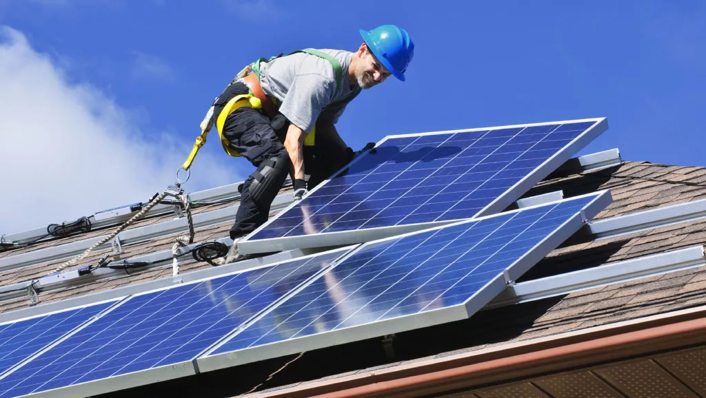 Lista instalatorilor de panouri fotovoltaice, validată de AFM