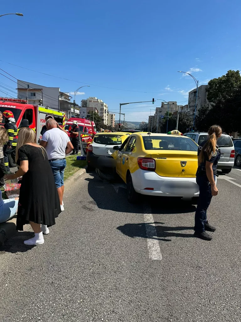 Mehedinți: Cinci răniți, după coliziunea patru autoturisme
