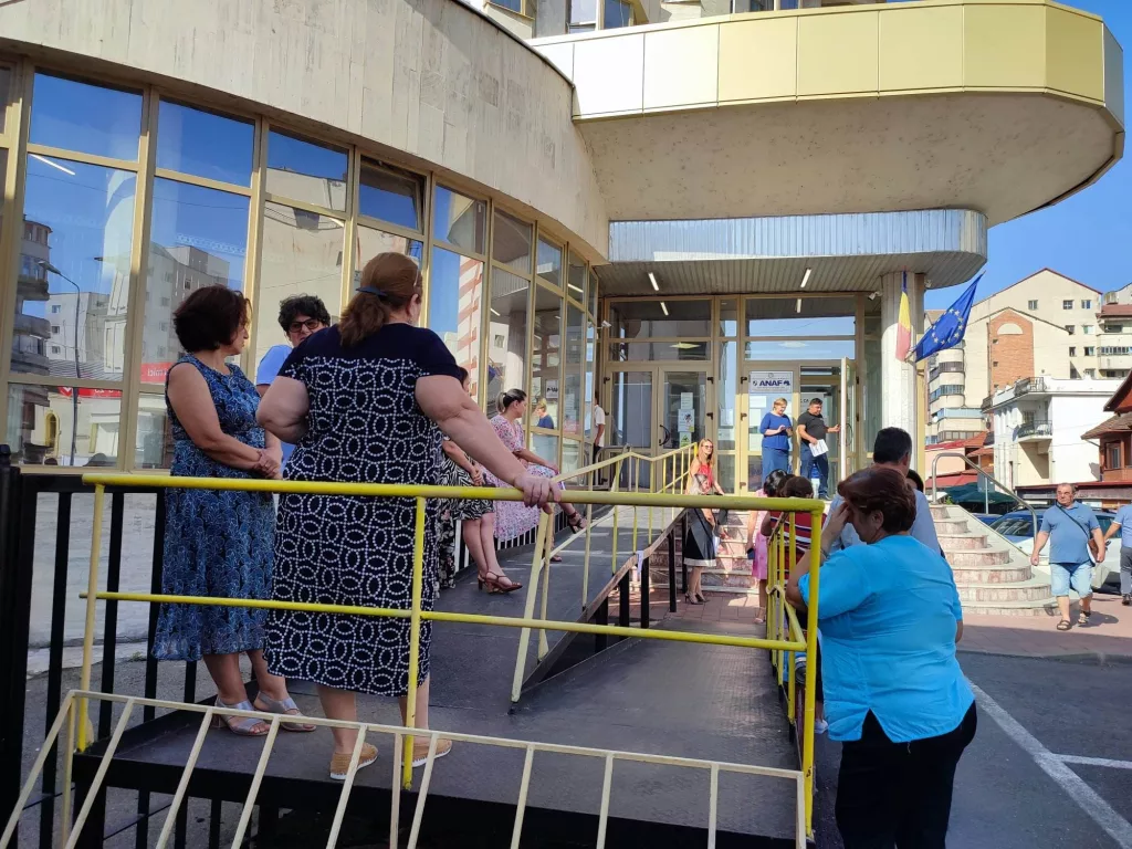 Protest în fața sediului Finanțelor Publice Gorj