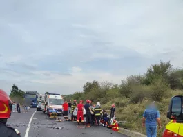 Două persoane rănite într-un accident pe DN 6
